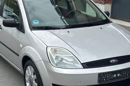 Ford Fiesta 122.000 km 1.699 &euro; Essen 45326