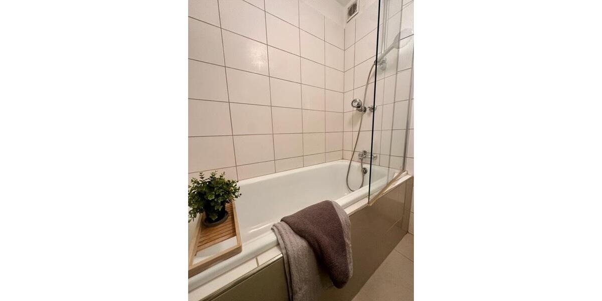 Etagenwohnung Düsseldorf Düsseltal - 1 Zimmer, 33 m&sup2;, 1.400&euro; | Angebot:19964735