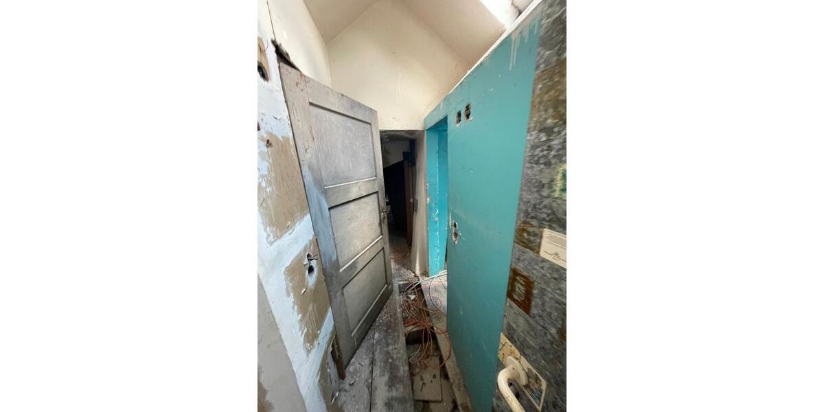 Dachgeschoßwohnung Krefeld Cracau - 5 Zimmer, 114 m&sup2;, 55.000&euro; | Angebot:25989556