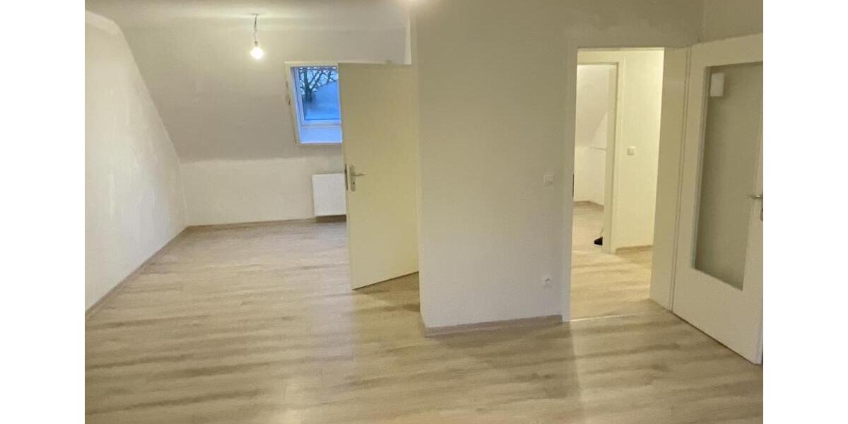 Dachgeschoßwohnung Duisburg Mittelmeiderich - 3 Zimmer, 73 m&sup2;, 619&euro; | Angebot:25722238