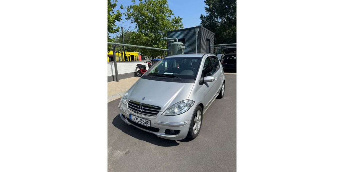 Mercedes-Benz A 180 227.120 km 3.300 &euro; Düsseldorf 40211
