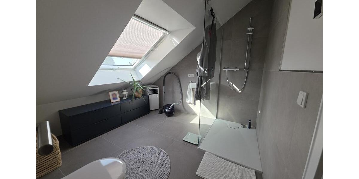 Etagenwohnung Hilden Forstbach - 4 Zimmer, 135 m&sup2;, 1.990&euro; | Angebot:25406505