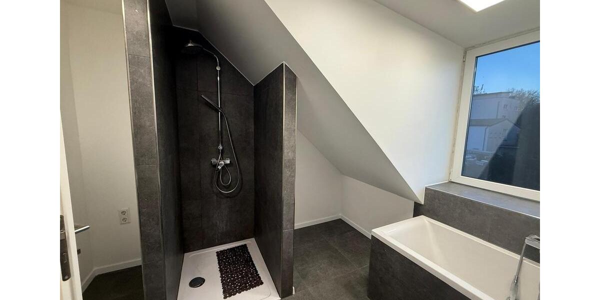 Dachgeschoßwohnung Wuppertal Gemarkung Langerfeld - 4 Zimmer, 100 m&sup2;, 850&euro; | Angebot:25921624