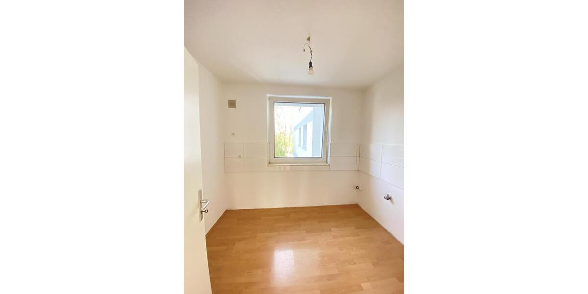 Etagenwohnung Solingen - 3 Zimmer, 74 m&sup2;, 779&euro; | Angebot:24489862