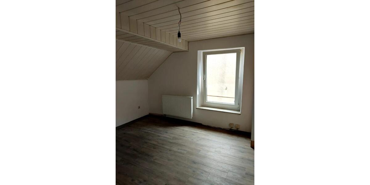 Dachgeschoßwohnung Duisburg Mittelmeiderich - 4.5 Zimmer, 115 m&sup2;, 860&euro; | Angebot:27535497