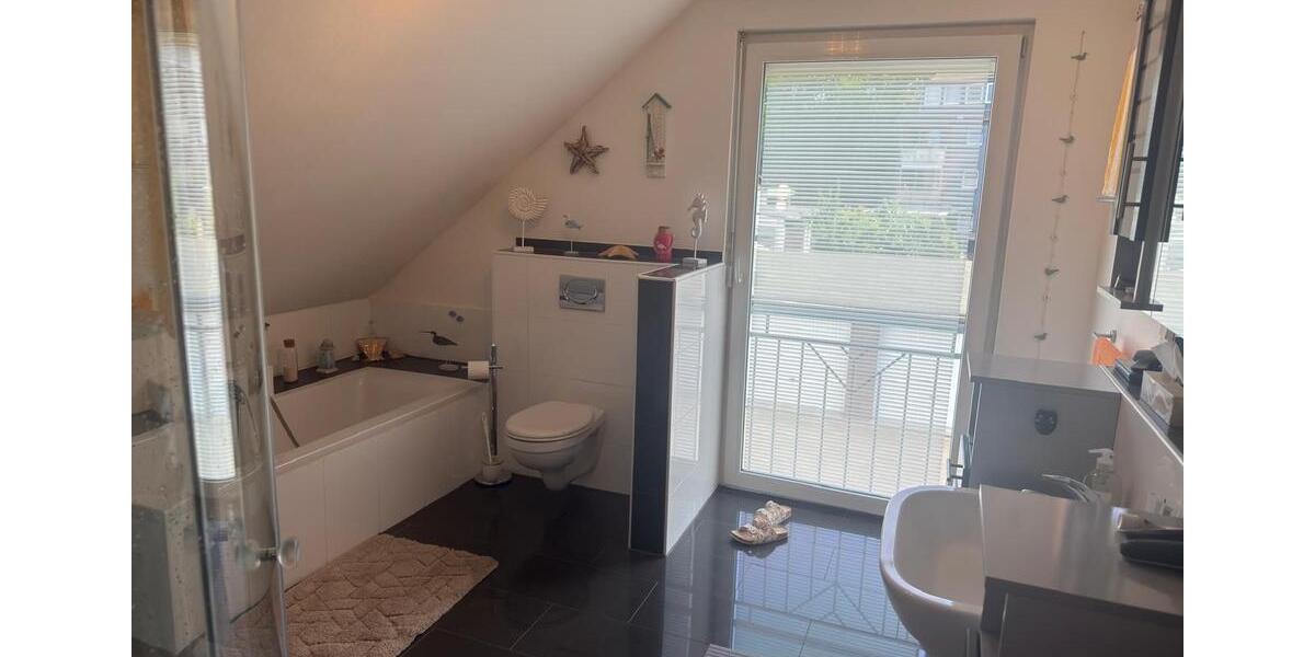 Dachgeschoßwohnung Duisburg Duisburg-Mitte - 2.5 Zimmer, 65 m&sup2;, 189.000&euro; | Angebot:27197338