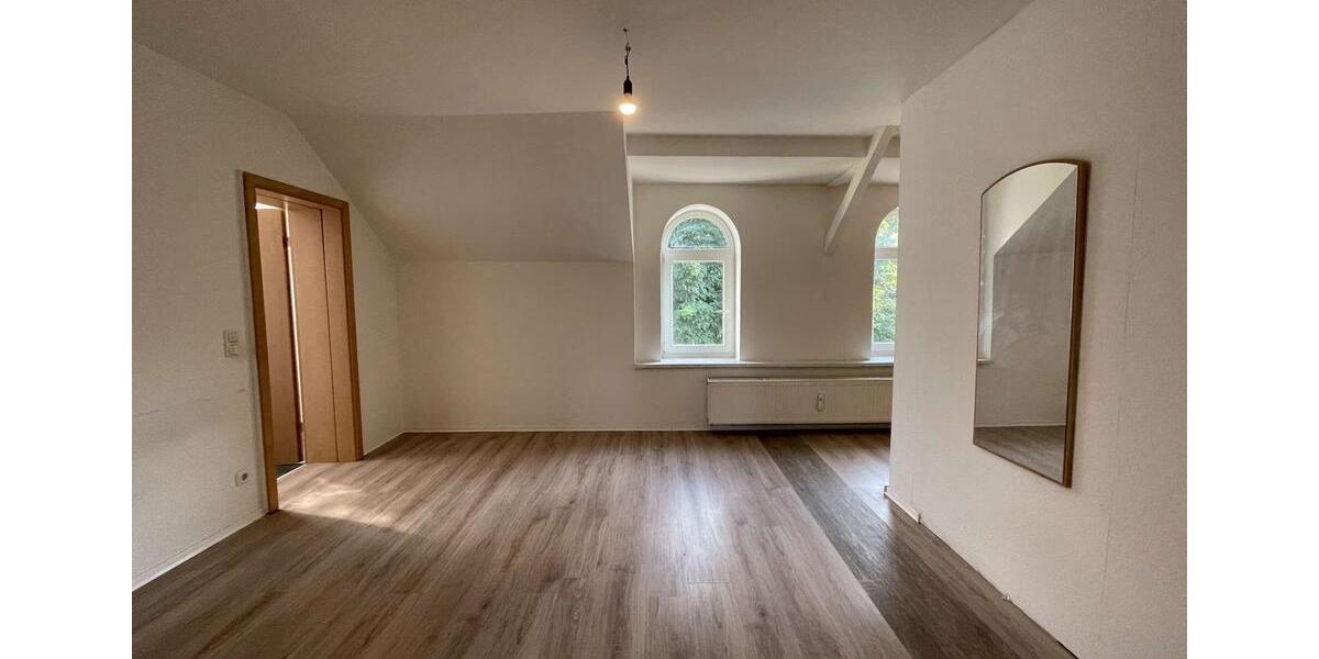 Dachgeschoßwohnung Duisburg Mittelmeiderich - 2 Zimmer, 61 m&sup2;, 453&euro; | Angebot:25545639