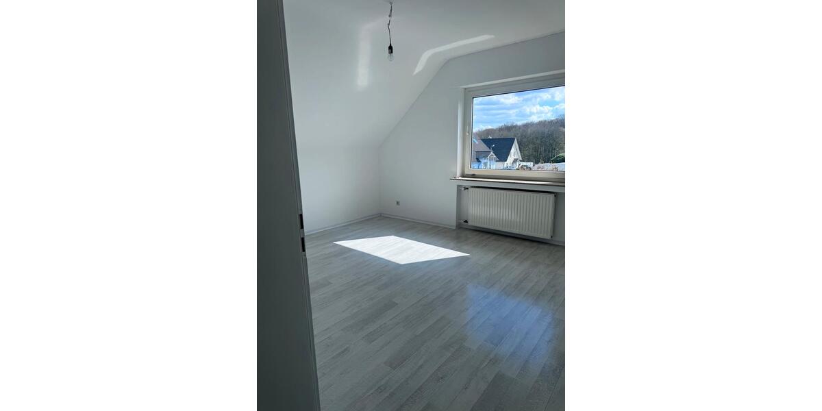 Etagenwohnung Burscheid - 4 Zimmer, 125 m&sup2;, 1.450&euro; | Angebot:25961222