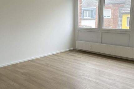 Wohnung Mönchengladbach Stadtmitte - 3 Zimmer, 82 m&sup2;, 820&euro; | Angebot:25739029