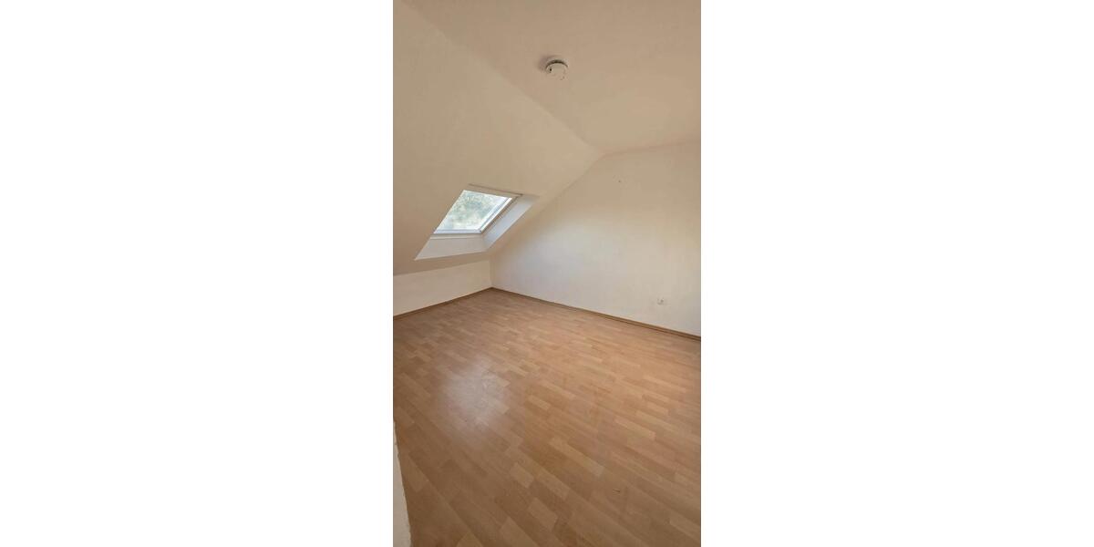 Dachgeschoßwohnung Duisburg Mittelmeiderich - 4.5 Zimmer, 115 m&sup2;, 860&euro; | Angebot:27535497