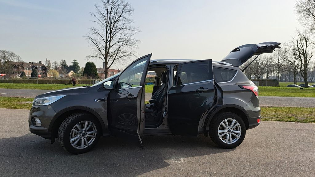 Ford Kuga 96.000 km 15.800 &euro; Krefeld 47799