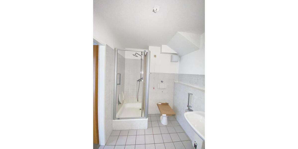 Dachgeschoßwohnung Solingen Aufderhöhe - 2 Zimmer, 58 m&sup2;, 362&euro; | Angebot:26049205