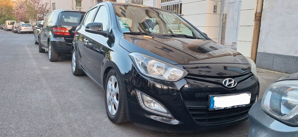Hyundai i20 212.461 km 3.750 &euro; Düsseldorf 40468