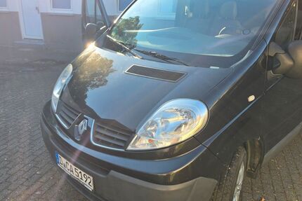 Renault Trafic 123.583 km 7.400 &euro; Düsseldorf 40229