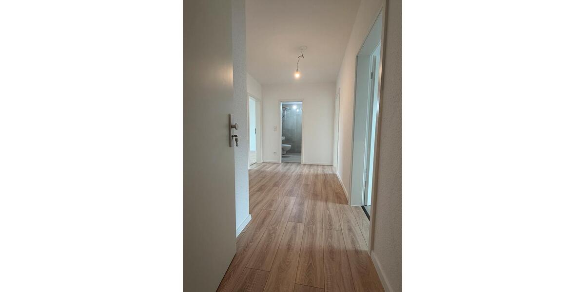 Dachgeschoßwohnung Duisburg Mittelmeiderich - 2.5 Zimmer, 78 m&sup2;, 900&euro; | Angebot:25986186