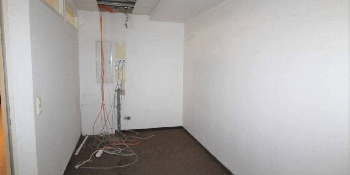 Gewerbeobjekt Krefeld Stadtmitte - 9 Zimmer, 214 m&sup2;, 1.200&euro; | Angebot:25684500