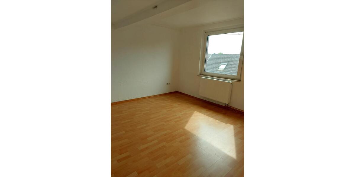 Dachgeschoßwohnung Duisburg Mittelmeiderich - 4.5 Zimmer, 115 m&sup2;, 860&euro; | Angebot:27535497
