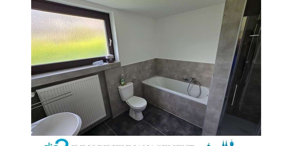Etagenwohnung Solingen Central - 3.5 Zimmer, 120 m&sup2;, 1.090&euro; | Angebot:26613093