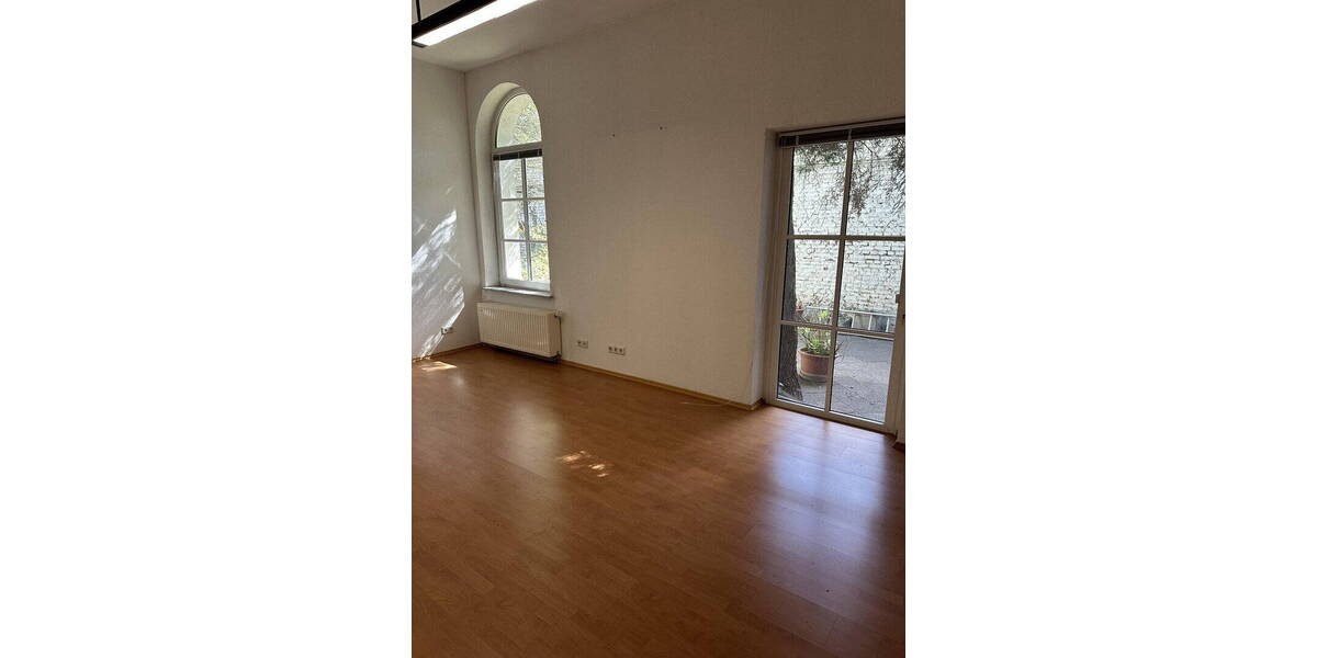 Etagenwohnung Düsseldorf Friedrichstadt - 6 Zimmer, 140 m&sup2;, 2.800&euro; | Angebot:26486150