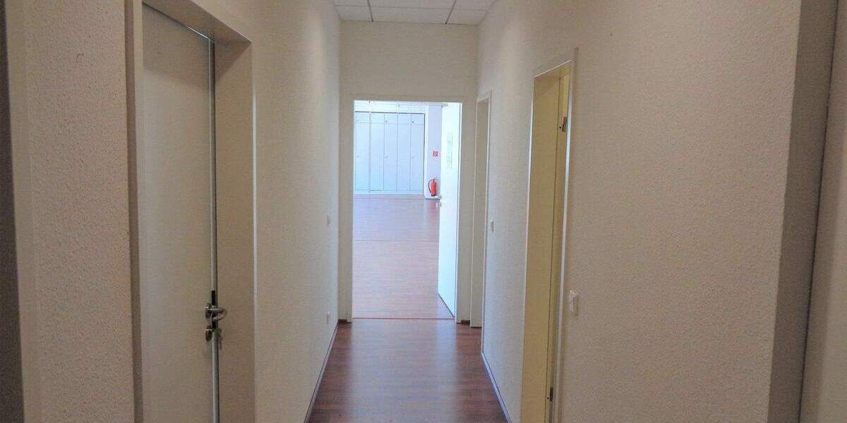 Gewerbeobjekt Düsseldorf Stadtmitte - 5 Zimmer, 215 m&sup2;, 1.950&euro; | Angebot:25845238