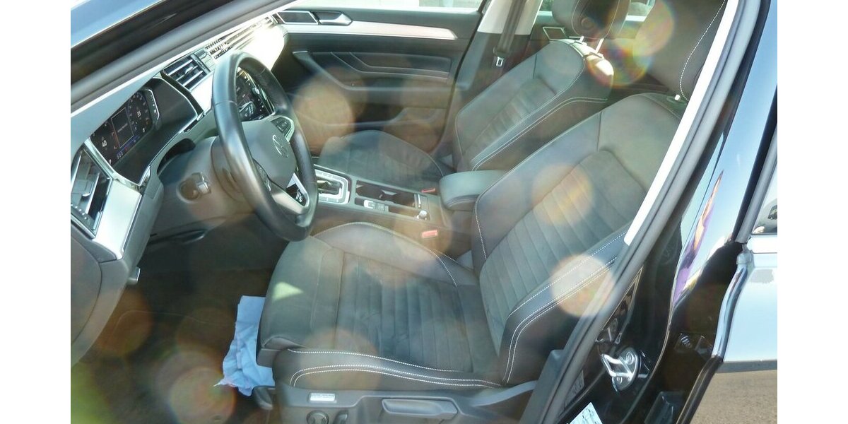 VW Passat Variant R-Line 2.0 TDI DSG Leder Navi LED 135.000 km 21.900 &euro; Ratingen 40885