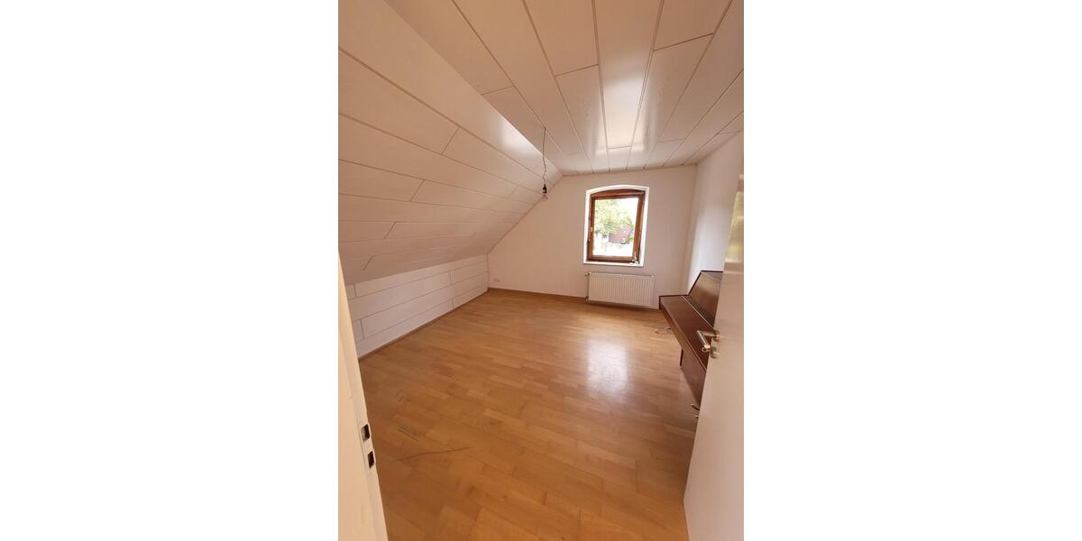 Dachgeschoßwohnung Duisburg Angerhausen - 4 Zimmer, 56 m&sup2;, 610&euro; | Angebot:27583218