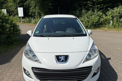 Peugeot 207 101.000 km 3.200 &euro; Duisburg 47166