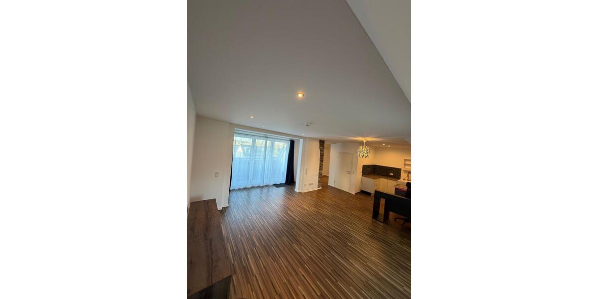 Dachgeschoßwohnung Duisburg Essenberg - 2 Zimmer, 92 m&sup2;, 1.160&euro; | Angebot:25146673