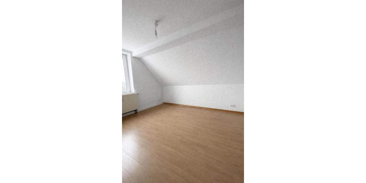 Dachgeschoßwohnung Solingen - 2 Zimmer, 36 m&sup2;, 390&euro; | Angebot:26001652