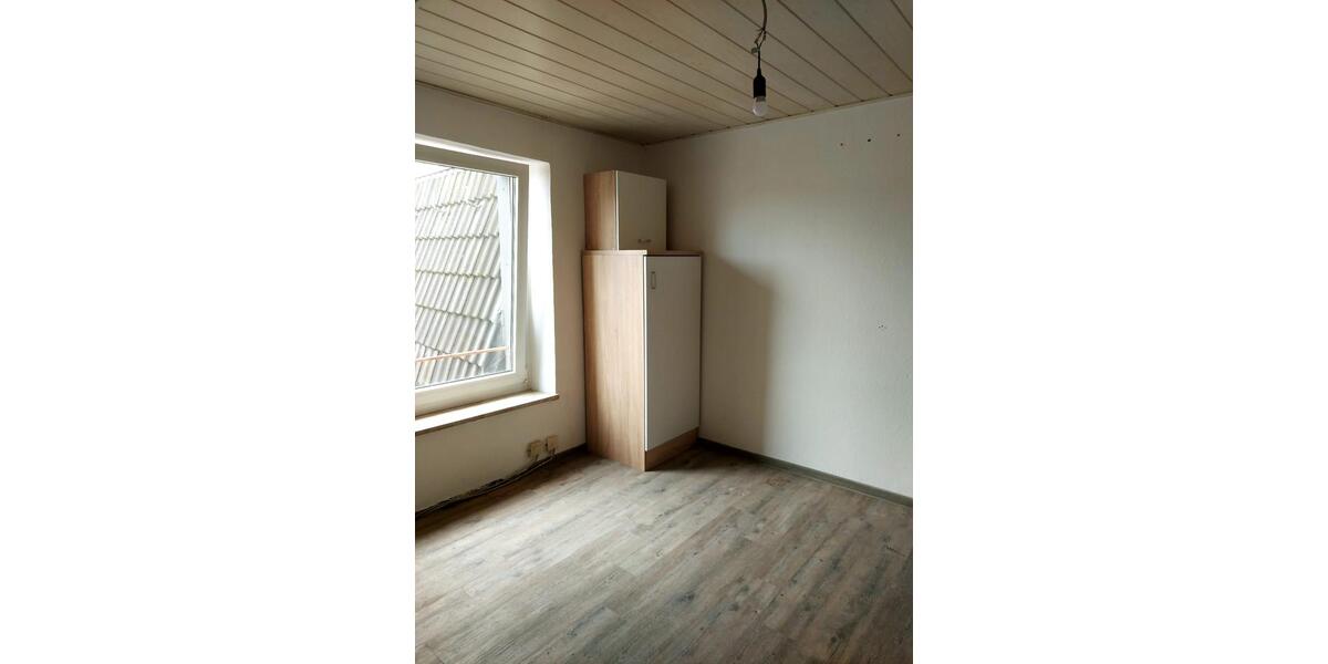 Dachgeschoßwohnung Duisburg Mittelmeiderich - 4.5 Zimmer, 115 m&sup2;, 860&euro; | Angebot:27535497