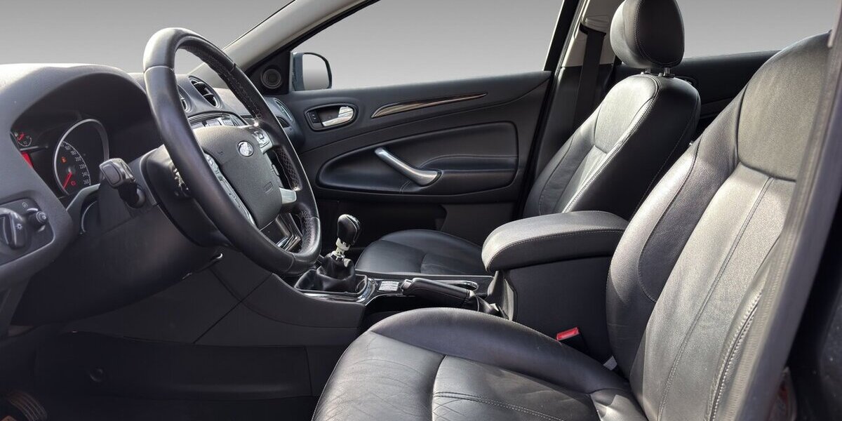 Ford Mondeo Ghia X Klima Tempo Sitzhzg. BI-Xenon AHK 248.720 km 3.700 &euro; Wuppertal 42327