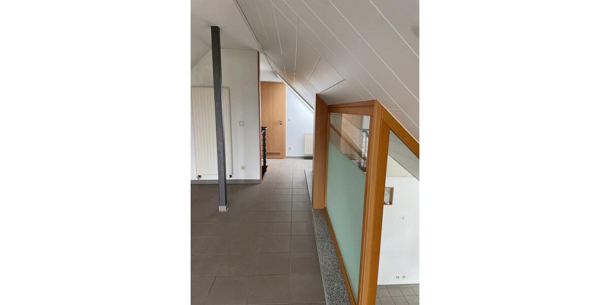 Dachgeschoßwohnung Oberhausen Biefang - 3.5 Zimmer, 84 m&sup2;, 810&euro; | Angebot:25935368