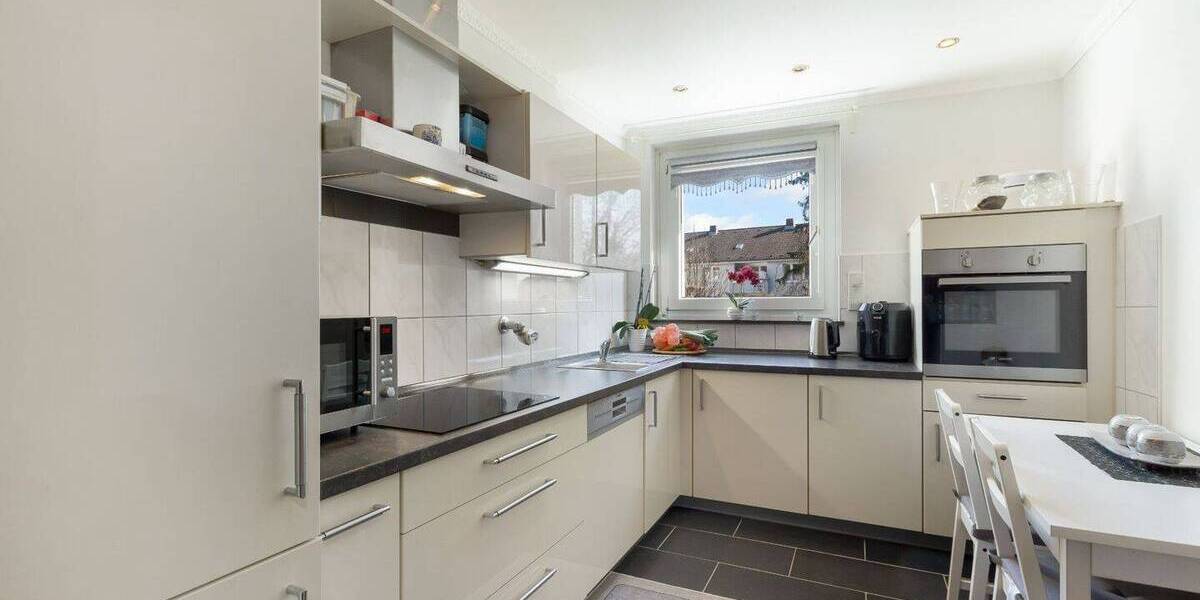 Etagenwohnung Düsseldorf Wersten - 4 Zimmer, 89 m&sup2;, 310.000&euro; | Angebot:26080476