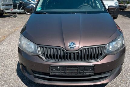 Skoda Fabia 283.931 km 2.400 &euro; Düsseldorf 40233