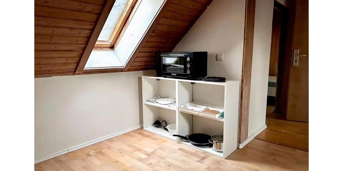 Dachgeschoßwohnung Essen Stadtbezirk VI - 15 Zimmer, 141 m&sup2;, 450&euro; | Angebot:25976744