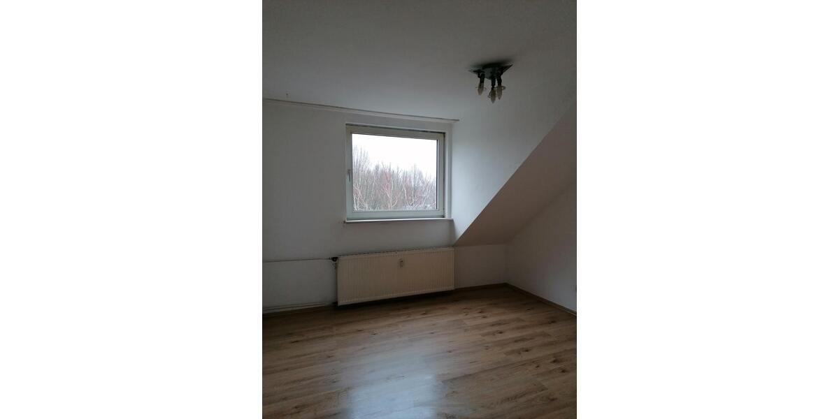 Dachgeschoßwohnung Gelsenkirchen - 3.5 Zimmer, 66 m&sup2;, 430&euro; | Angebot:25839834