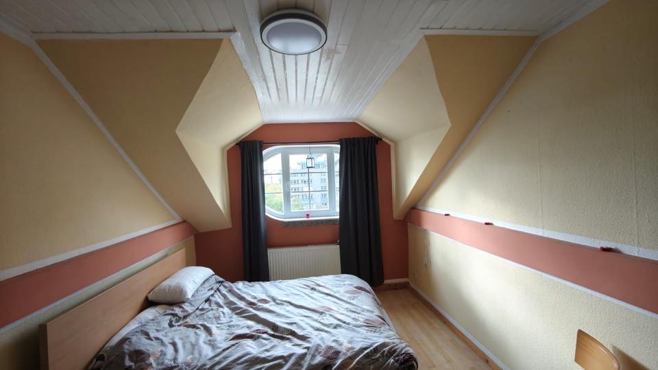 Dachgeschoßwohnung Düsseldorf Stadtbezirk 8 - 3 Zimmer, 85 m&sup2;, 1.100&euro; | Angebot:26475296