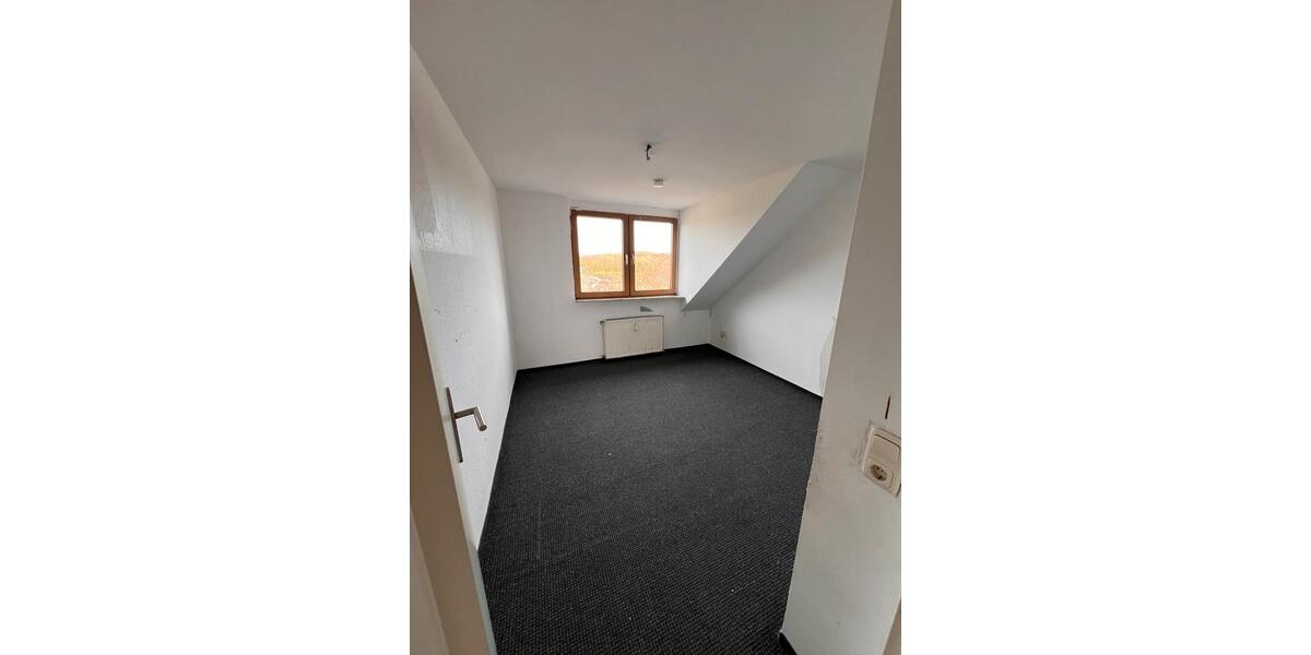 Dachgeschoßwohnung Gelsenkirchen Ückendorf - 3 Zimmer, 80 m&sup2;, 600&euro; | Angebot:25964966