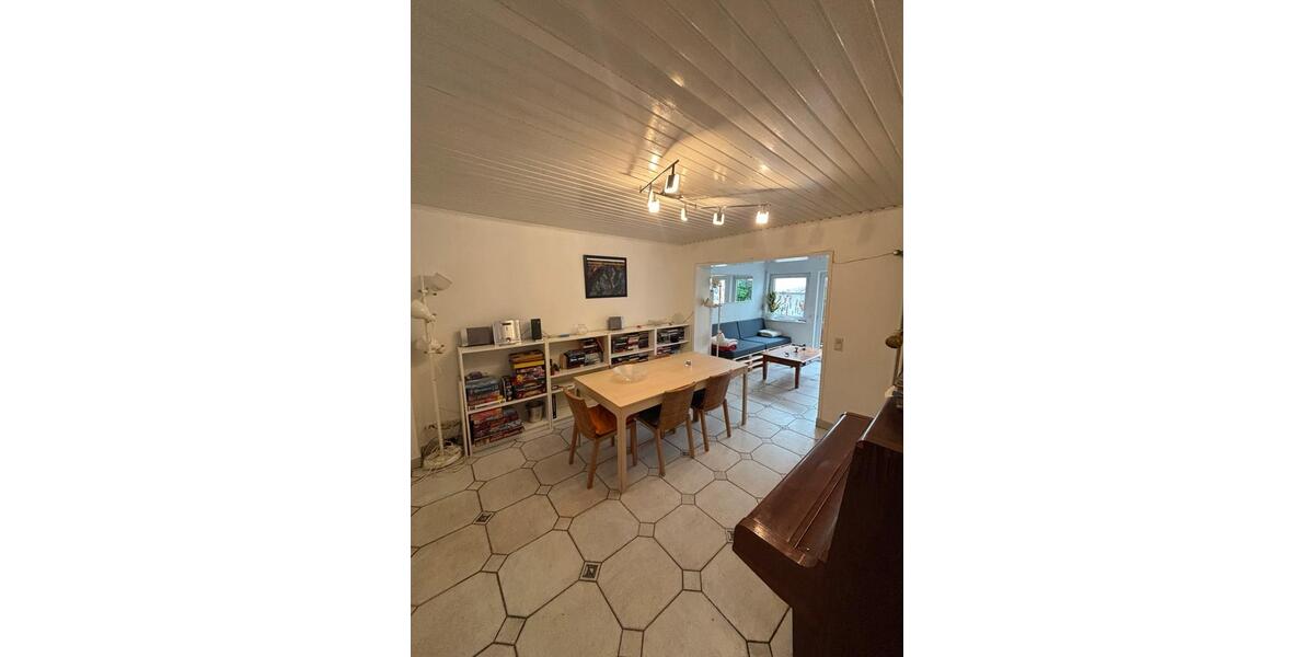 Etagenwohnung Düsseldorf Stadtbezirk 5 - 5 Zimmer, 22 m&sup2;, 650&euro; | Angebot:27544636