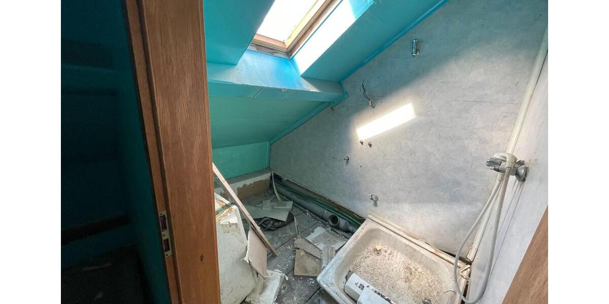 Dachgeschoßwohnung Krefeld Cracau - 5 Zimmer, 114 m&sup2;, 55.000&euro; | Angebot:25989556