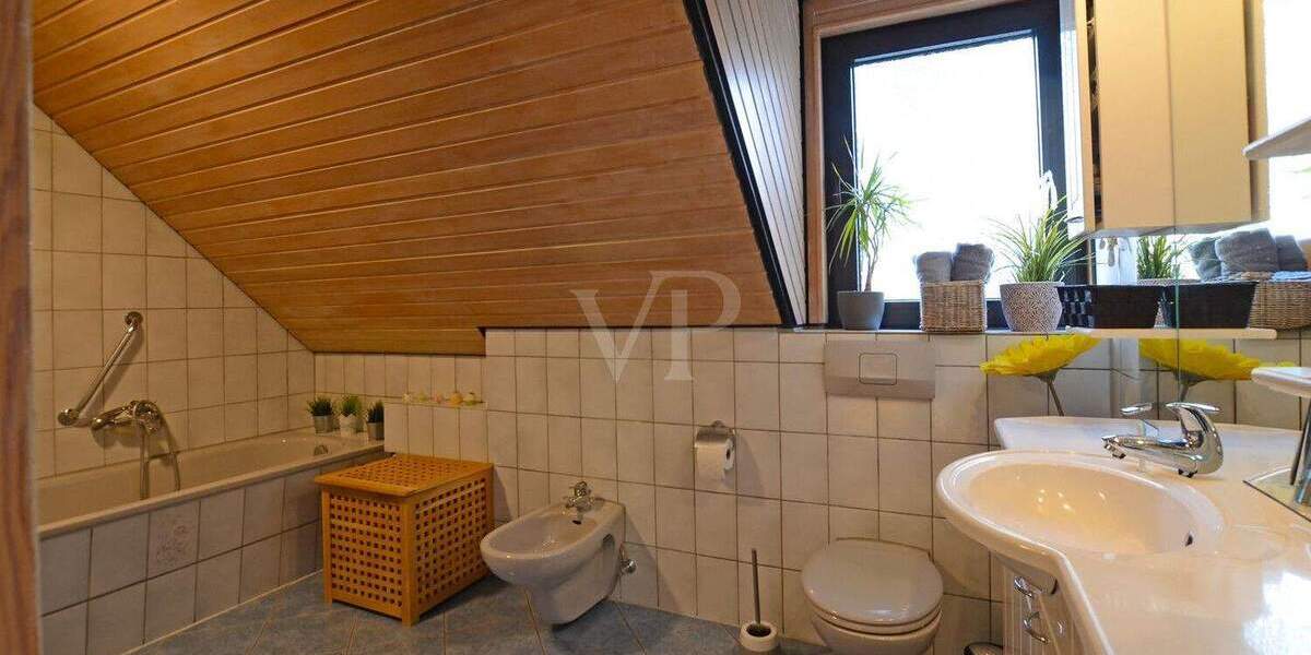 Mehrfamilienhaus, Wohnhaus Langenfeld Immigrath - 8 Zimmer, 233 m&sup2;, 699.000&euro; | Angebot:25697872