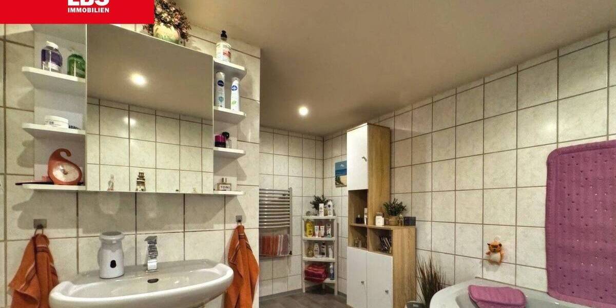 Reihenmittelhaus Bottrop Batenbrock - 3 Zimmer, 85 m&sup2;, 220.000&euro; | Angebot:26584216