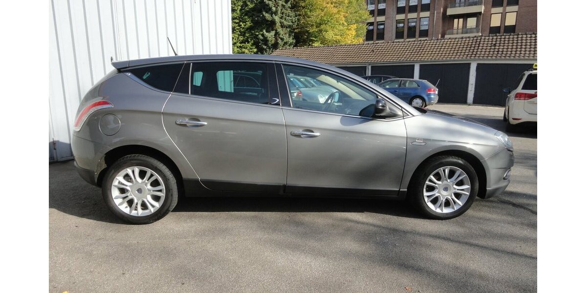 Lancia Delta Oro 1,9d 140 KW HU11/27 Klimatr+Navi+Leder 167.000 km 4.900 &euro; Neuss 41462