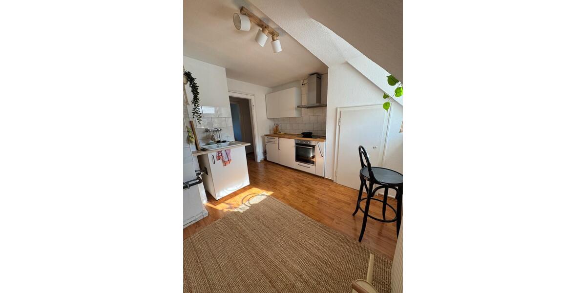Dachgeschoßwohnung Essen Stadtbezirk III - 3 Zimmer, 60 m&sup2;, 650&euro; | Angebot:27539477