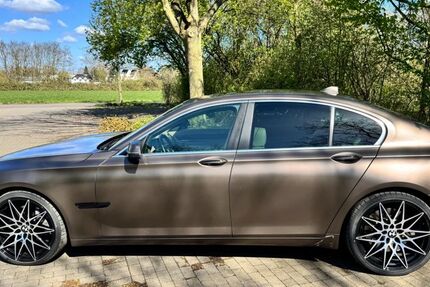 BMW 750 220.338 km 14.600 &euro; Düsseldorf 40489