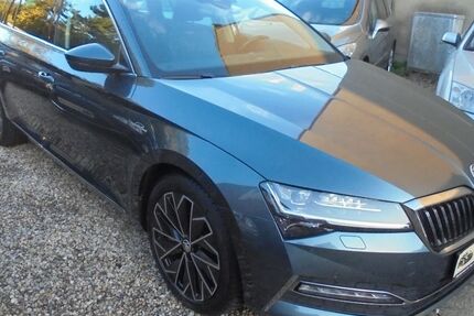 Skoda Superb 156.000 km 15.699 &euro; Duisburg 47249