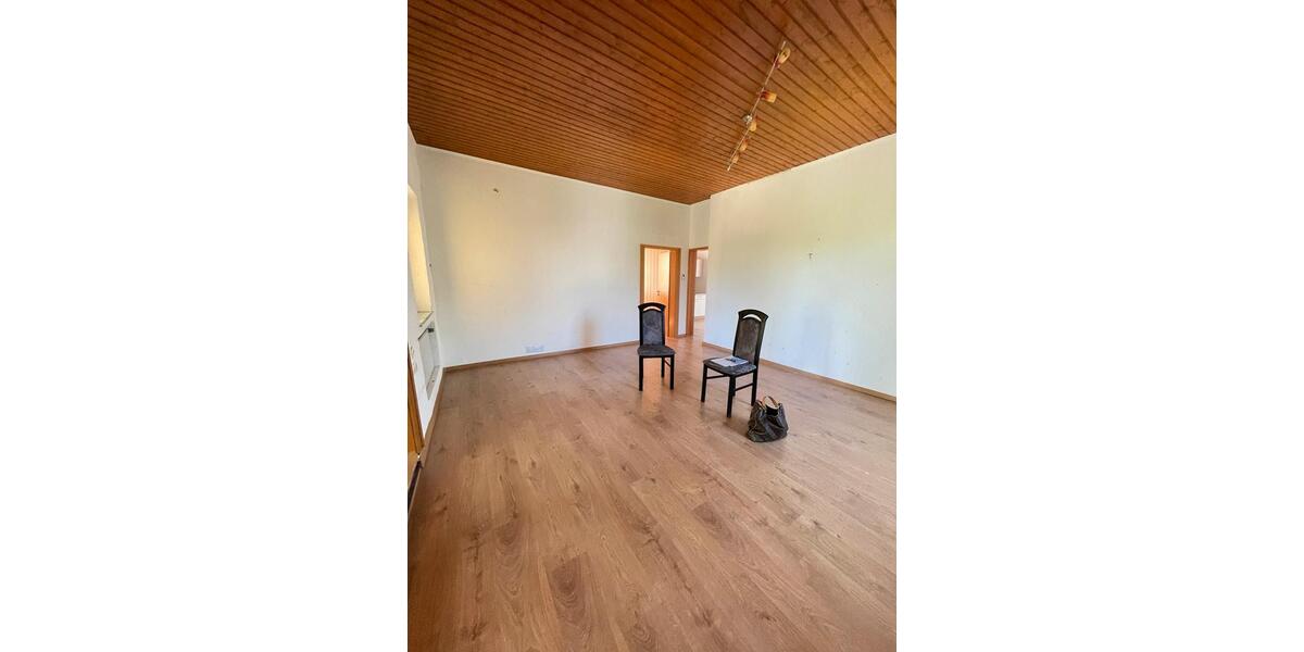 Etagenwohnung Langenfeld (Rheinland) - 9 Zimmer, 212 m&sup2;, 3.500&euro; | Angebot:26385101