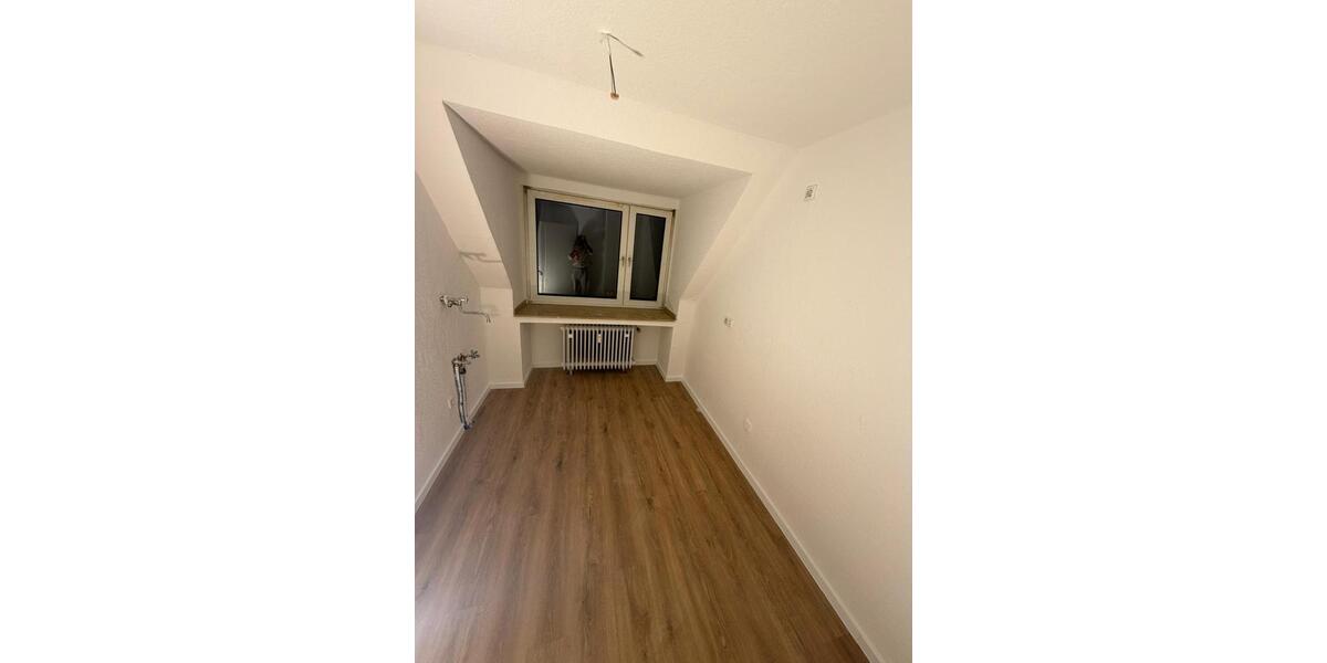 Dachgeschoßwohnung Essen Stadtbezirk VI - 3 Zimmer, 65 m&sup2;, 550&euro; | Angebot:25962504