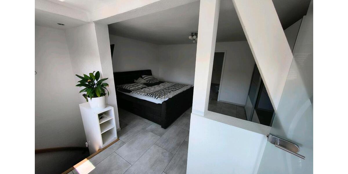 Erdgeschoßwohnung Wuppertal Unterbarmen - 3 Zimmer, 90 m&sup2;, 1.350&euro; | Angebot:27536410