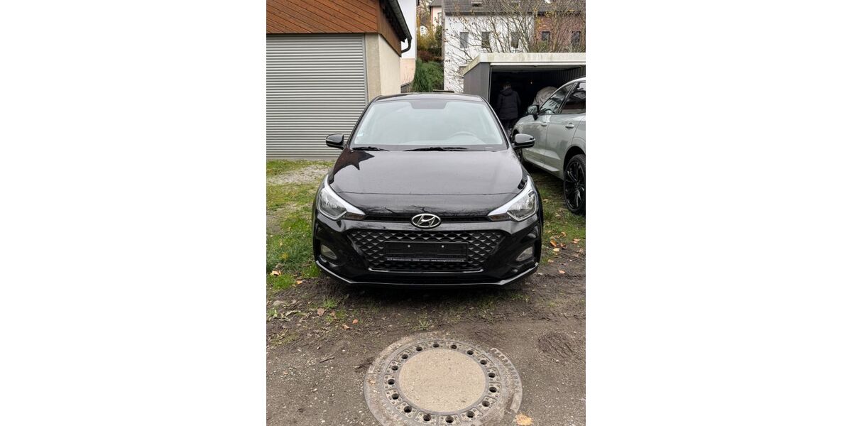 Hyundai i20 12.800 km 9.990 &euro; Essen 45219